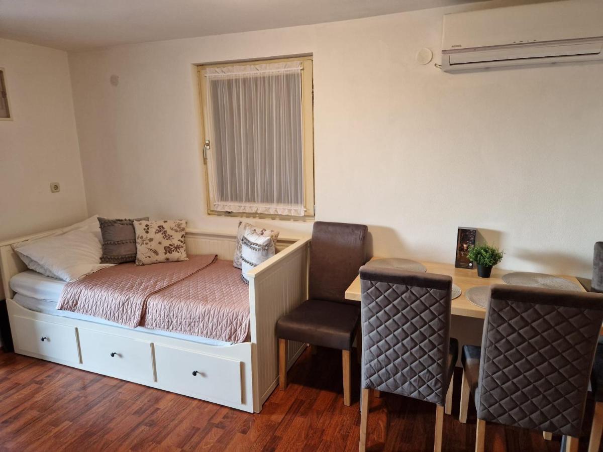 Apartment Misic Rtina Luaran gambar