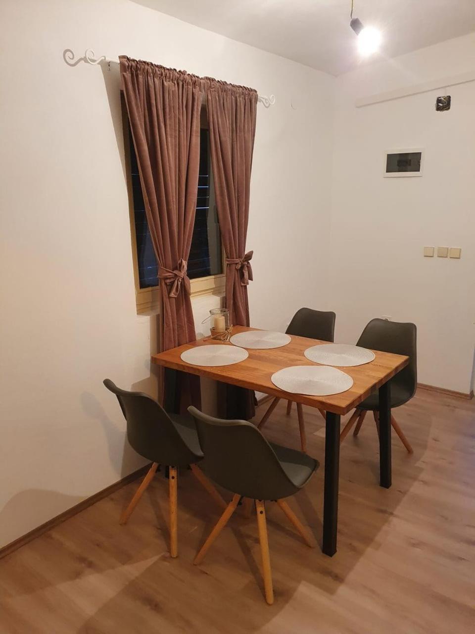 Apartment Misic Rtina Luaran gambar