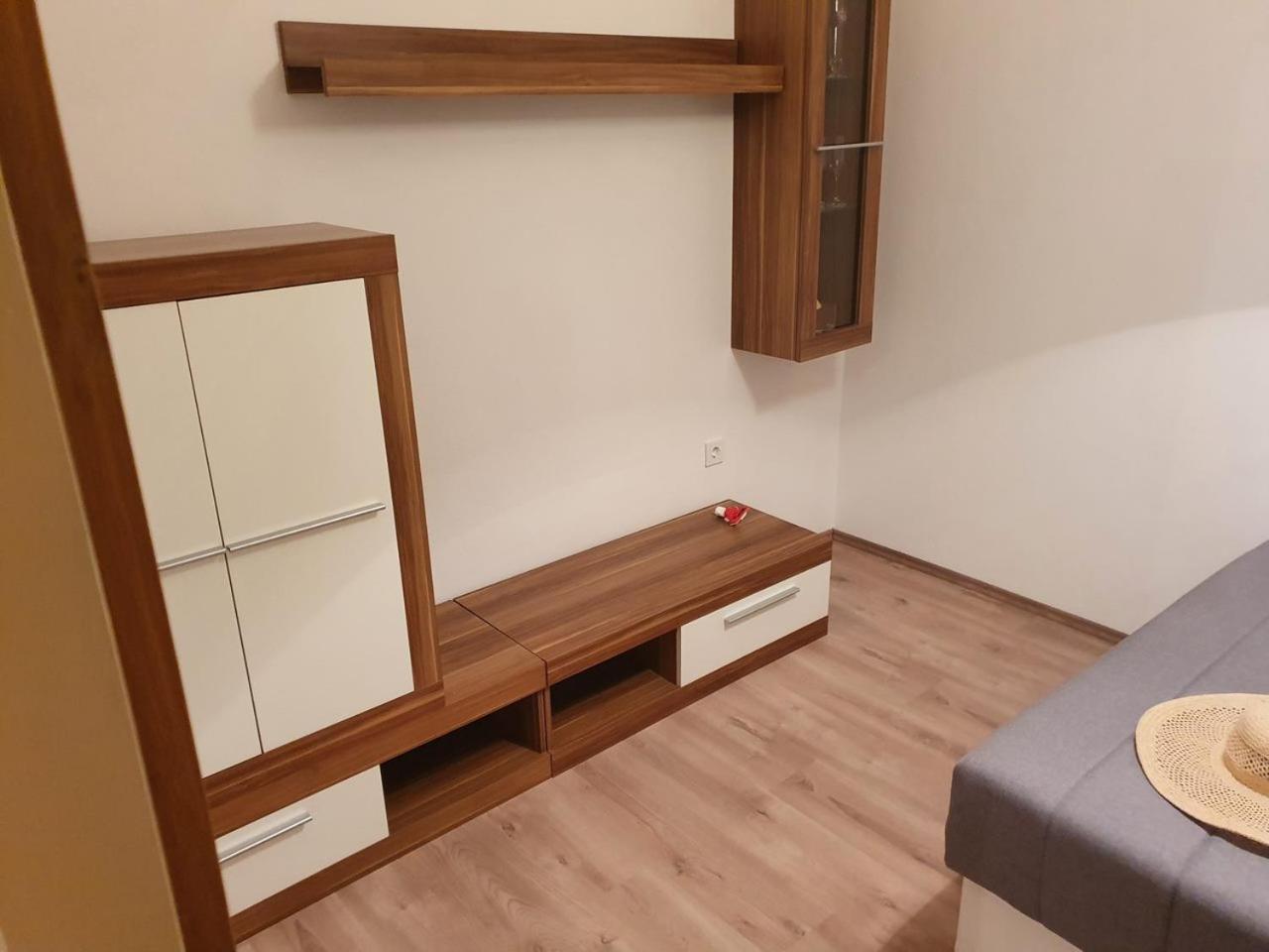 Apartment Misic Rtina Luaran gambar